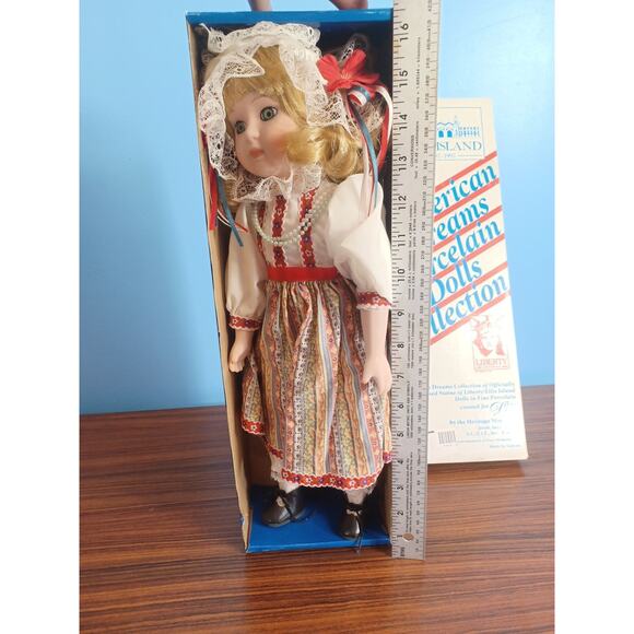 Vintage American Dreams Porcelain Doll/Musicbox Red White Blue Marta Poland - Picture 2 of 13